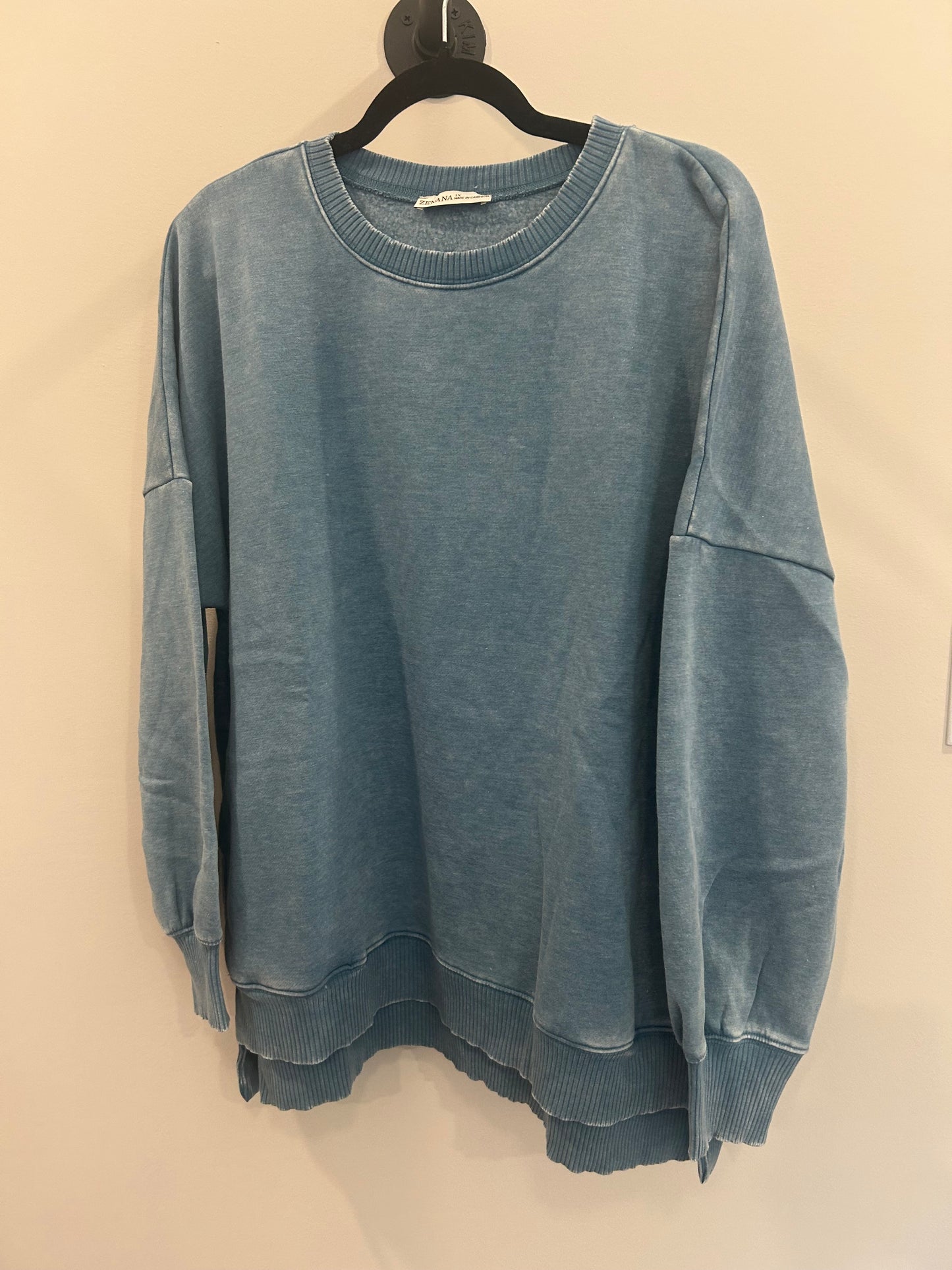 PLUS ACID WASH FLEECE HI-LOW HEM PULLOVER WITH POCKETS